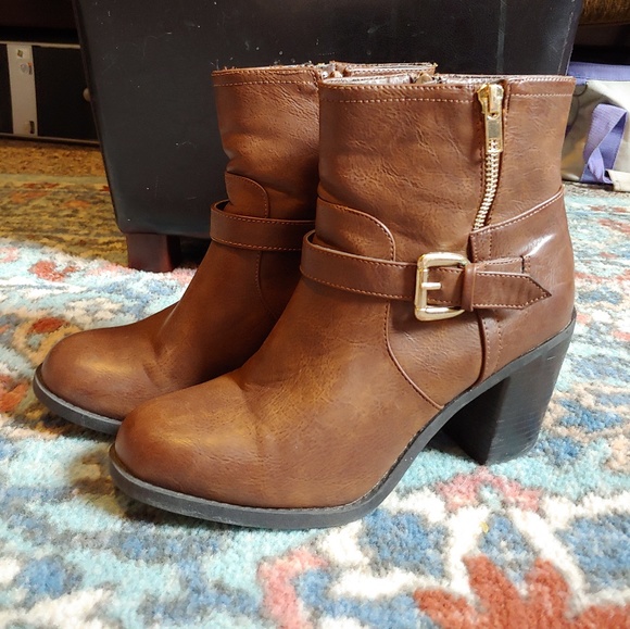 3 for $15 Brown boots - Picture 6 of 7